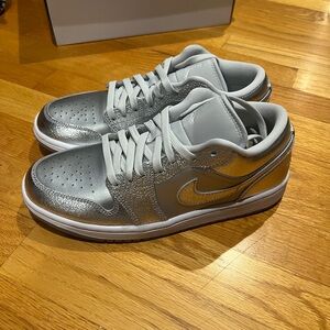 Women’s air jordan 1 low SE